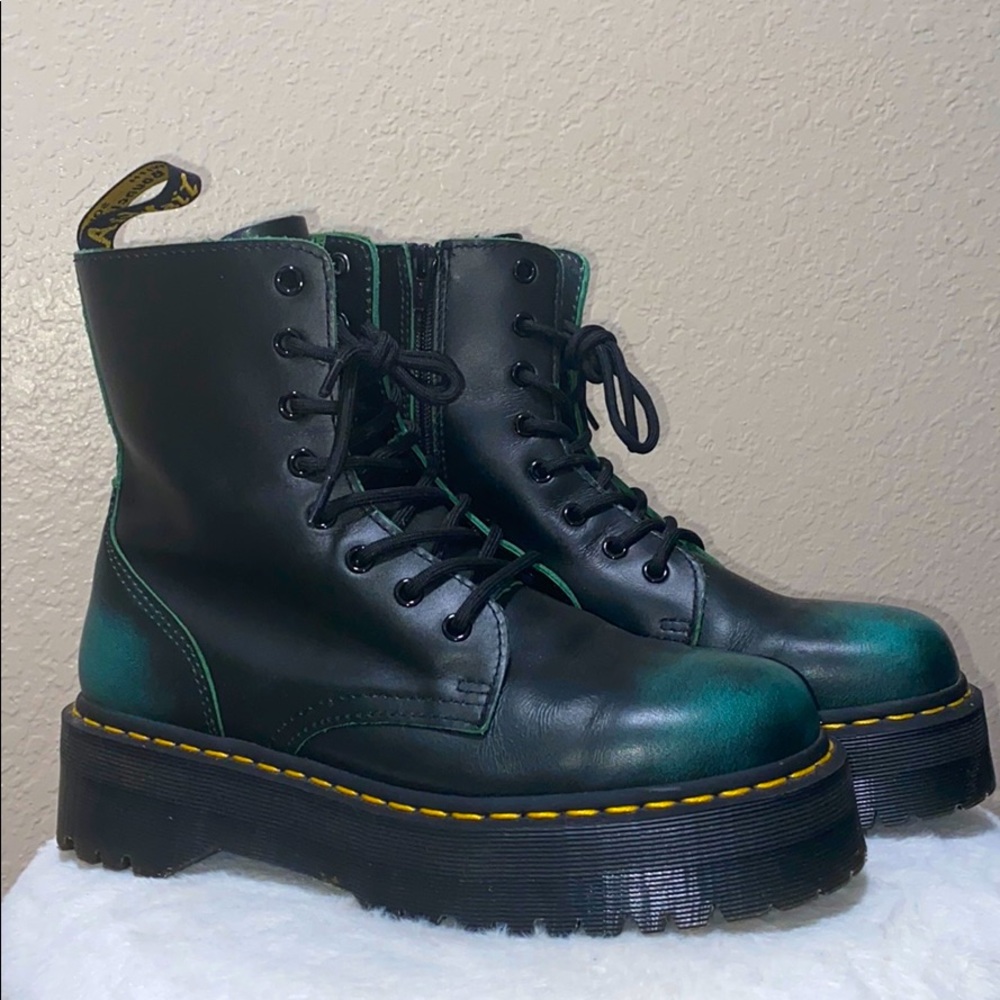 🔥Dr. Martens Jadon Vintage Green Rub Off Boots🔥